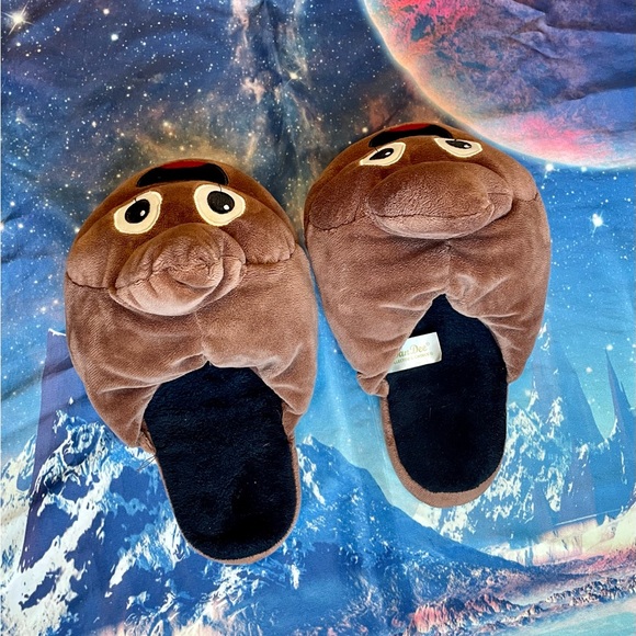 Dan Dee Poop Emoji Slippers - Picture 6 of 6